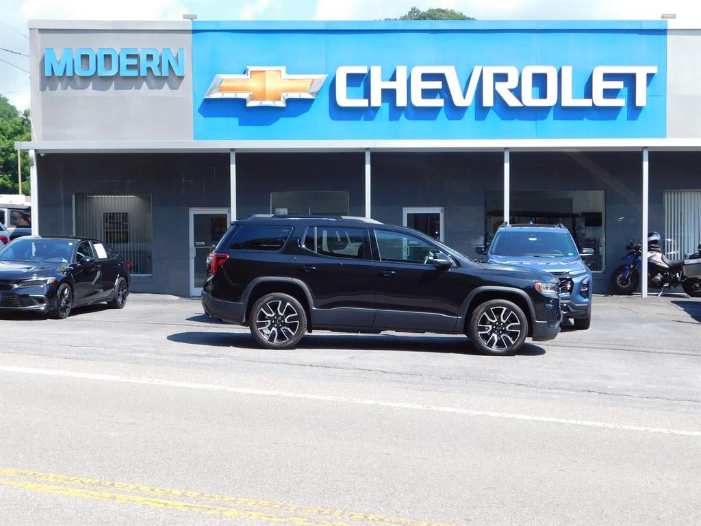 2021 GMC Acadia SLE in Ebony Twilight Metallic — front three-quarter view