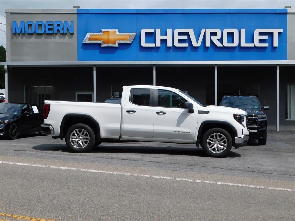 2023 GMC Sierra 1500 Pro in Summit White — front three-quarter view
