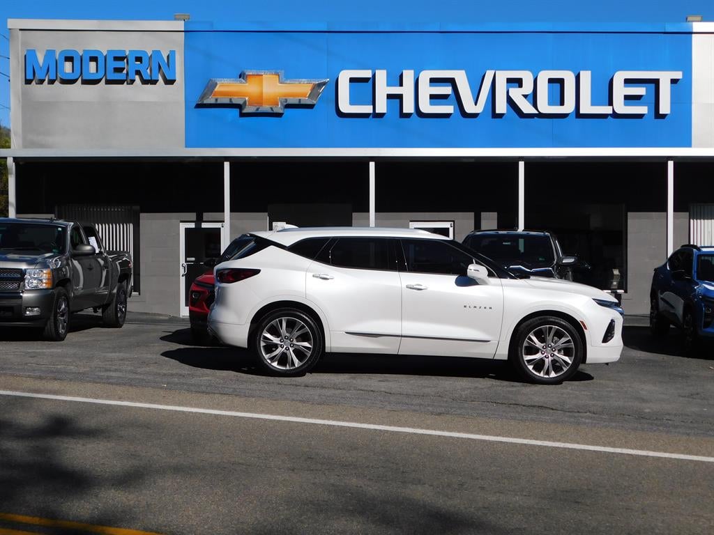 2021 Chevrolet Blazer Premier in Iridescent Pearl Tricoat — front three-quarter view